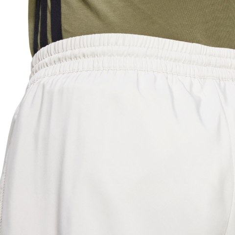 Spodenki męskie adidas Essentials Small Logo Cargo Chelsea białe JD1828
