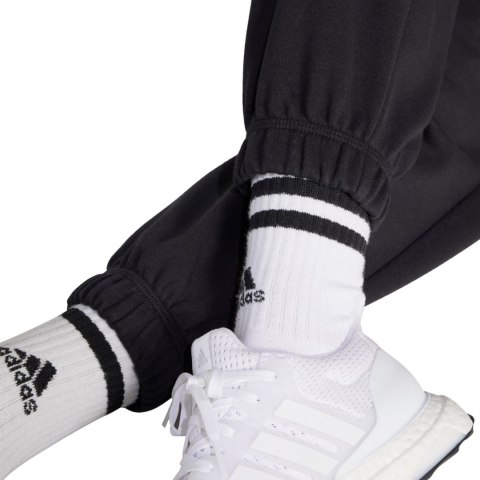 Spodnie damskie adidas Essentials Linear French Terry Cuffed czarne JC5948