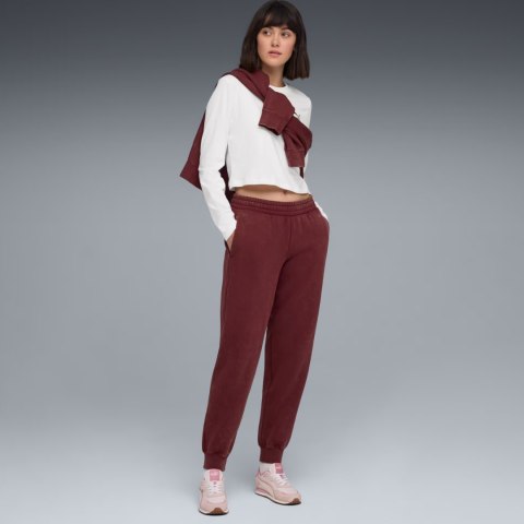Spodnie damskie Puma ESS Elevated Comfort Wash Sweatpants bordowe 688104 96