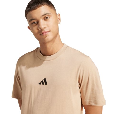 Koszulka męska adidas Essentials Small Logo Single Jersey beżowa JX5657