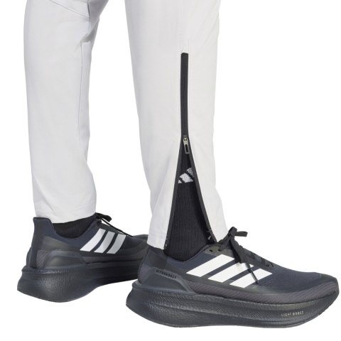 Spodnie męskie adidas Tiro 26 Travel Woven jasnoszare KE8363