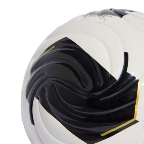 Adidas Piłka nożna adidas Juventus Home Mini biało-czarna KE5115